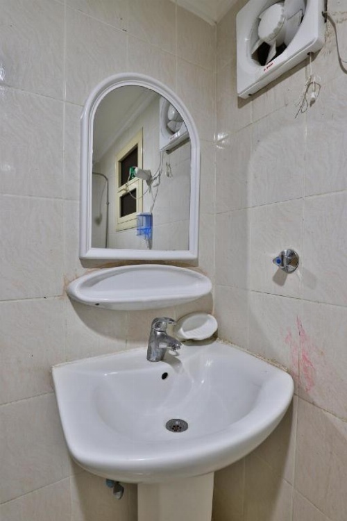 OYO 429 Hamsat Taiba Hotel image 23